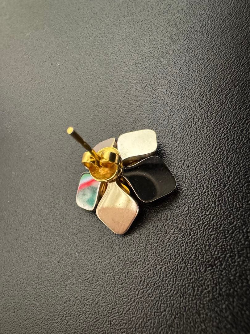 Fendi フラワーピアス シルバー ゴールド