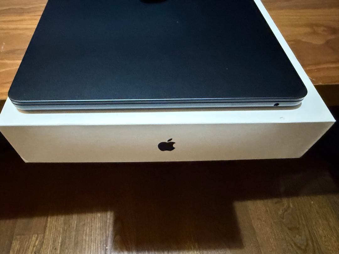 Apple MacBook Air ミッドナイト本体