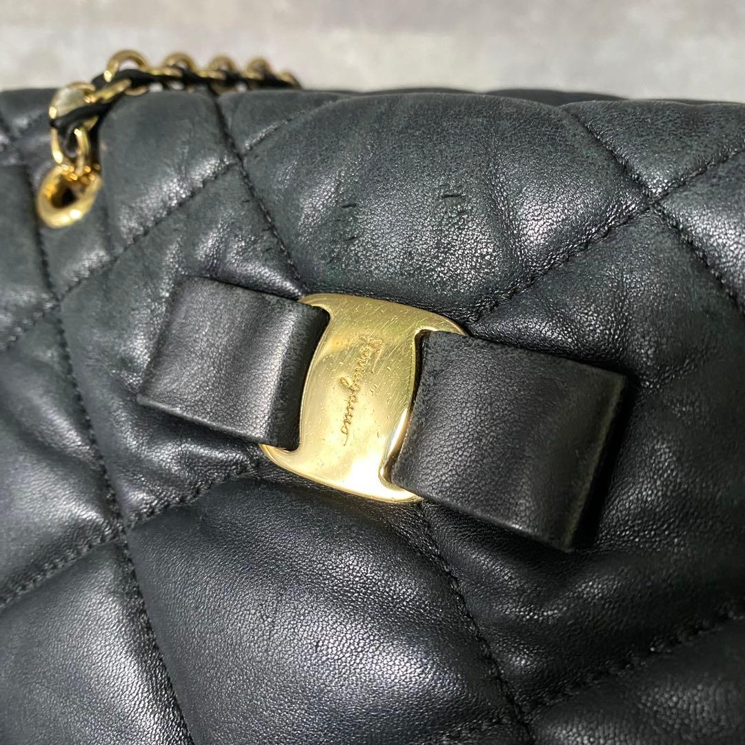 フェラガモ キルティングレザー 黒 チェーンショルダーバッグ マトラッセ ヴァラ