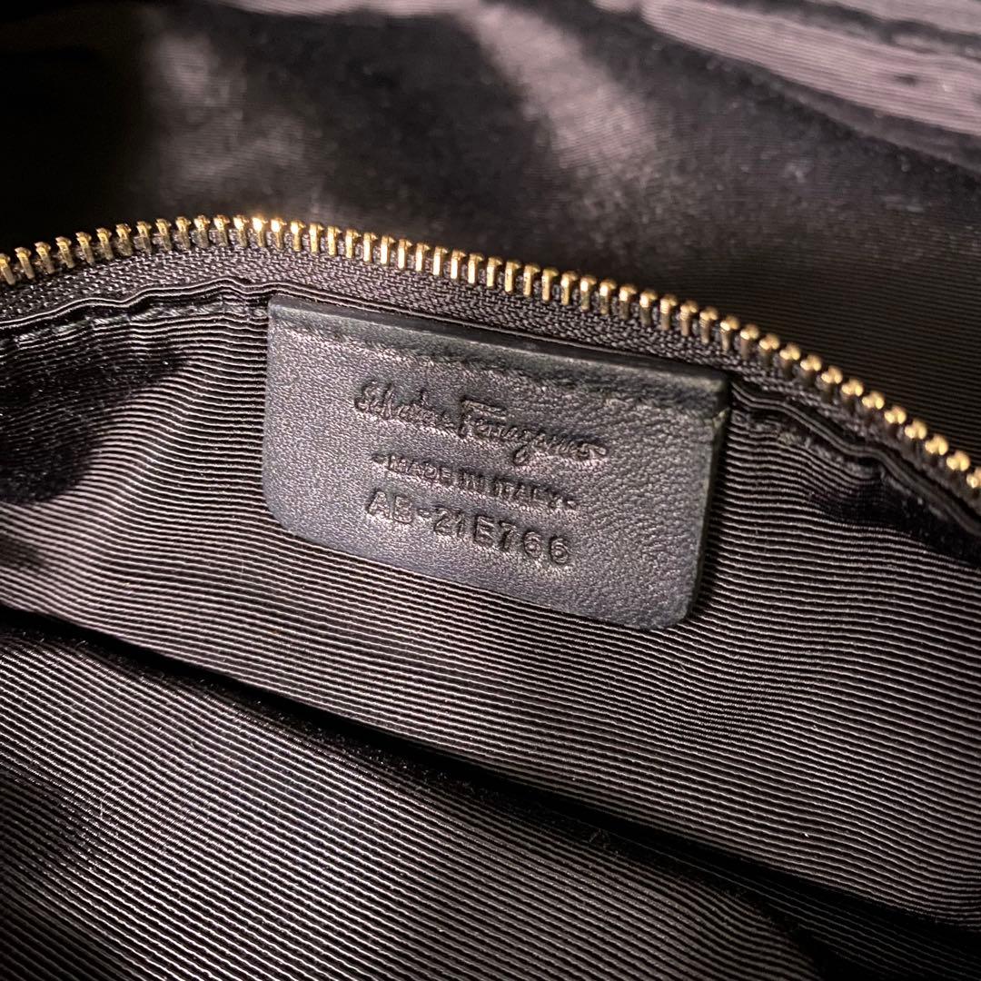 フェラガモ キルティングレザー 黒 チェーンショルダーバッグ マトラッセ ヴァラ