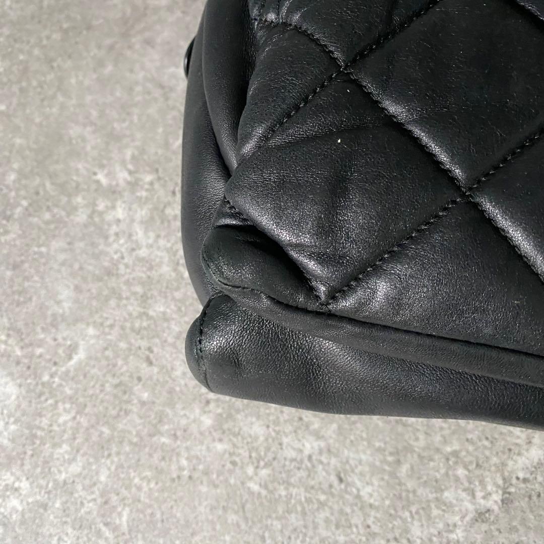 フェラガモ キルティングレザー 黒 チェーンショルダーバッグ マトラッセ ヴァラ