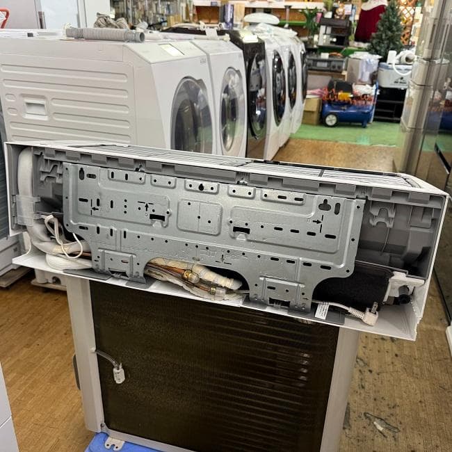 美品【 TOSHIBA 】東芝 おもに6畳用 ルームエアコン RAS-H221R