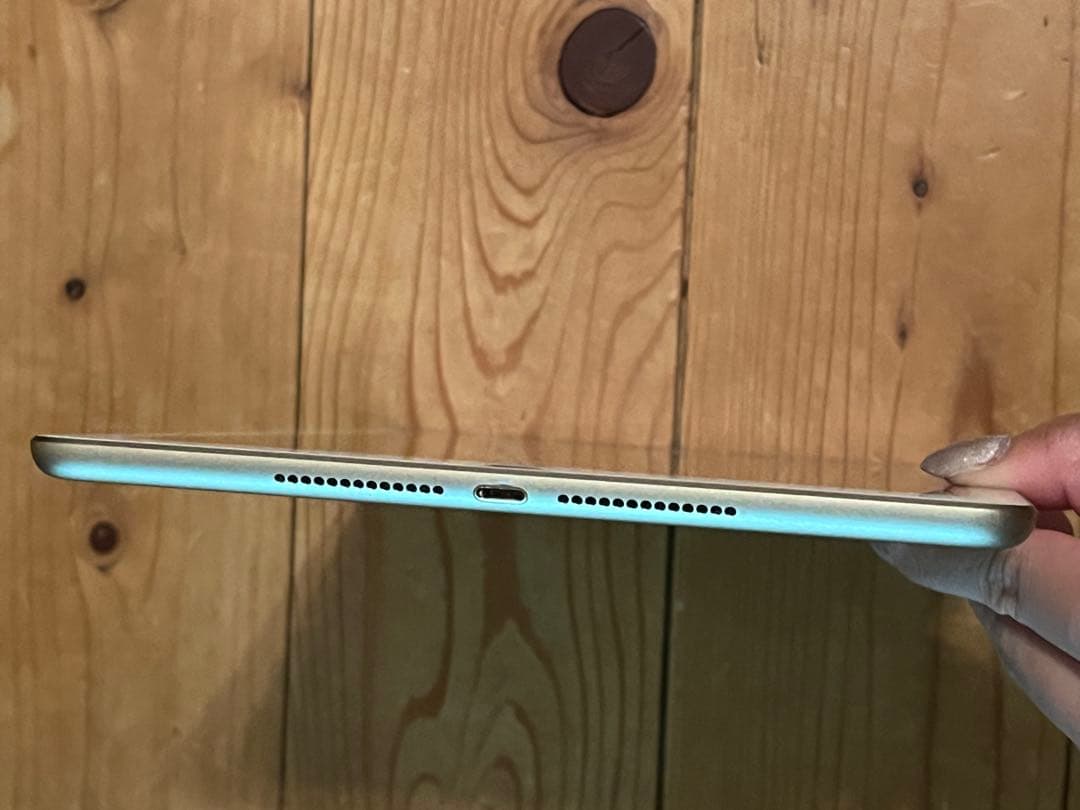 iPad (第5世代) 32G・ゴールド・Cellularモデル