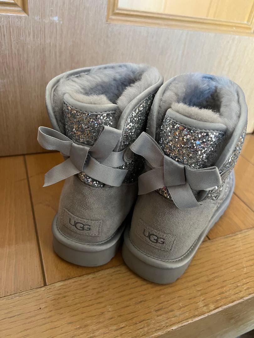 UGG リボングリッタームートンブーツ　25㎝