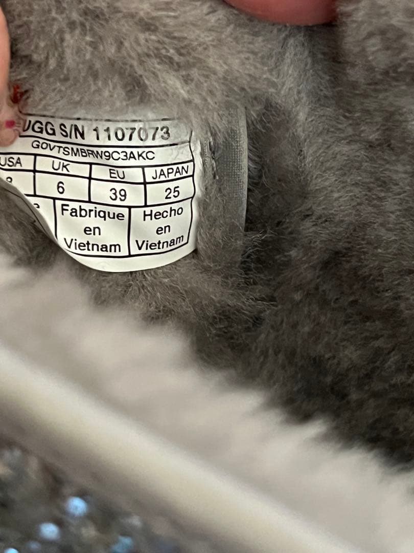 UGG リボングリッタームートンブーツ　25㎝