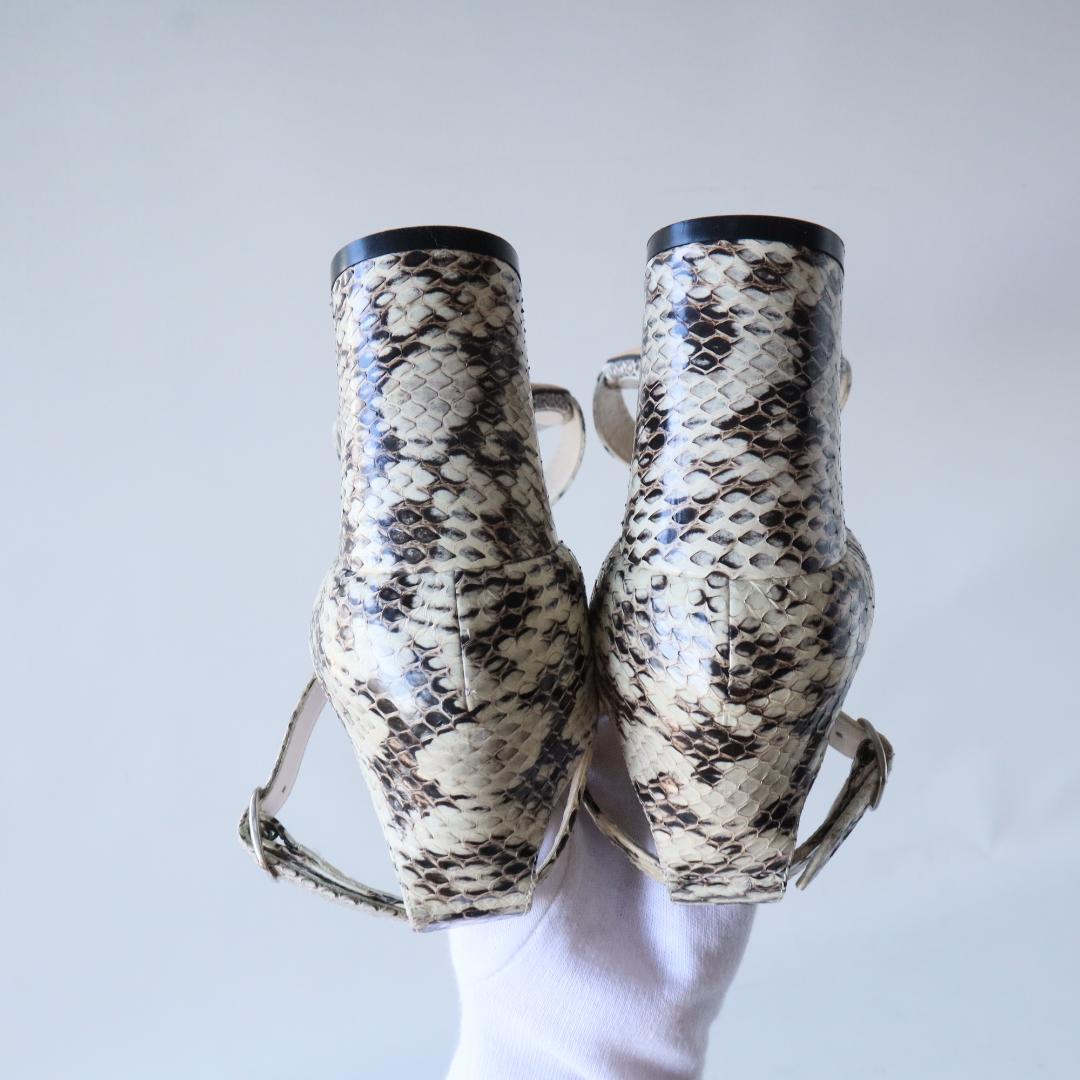未使用マノロブラニク　7cmヒールサンダル 37 24cm パイソンレザー