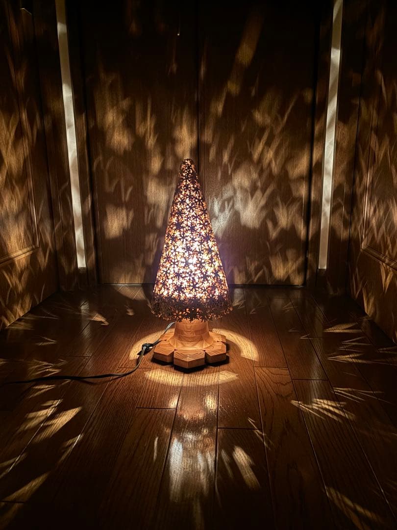 木の行燈 ランプ 雪の結晶模様 六角形ベース クリスマスツリー型