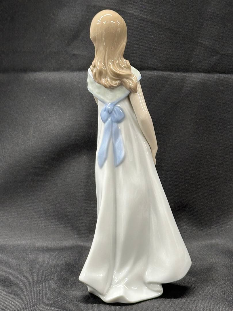 【美品】LLADRO リヤドロ　少女　花　01008213 2006