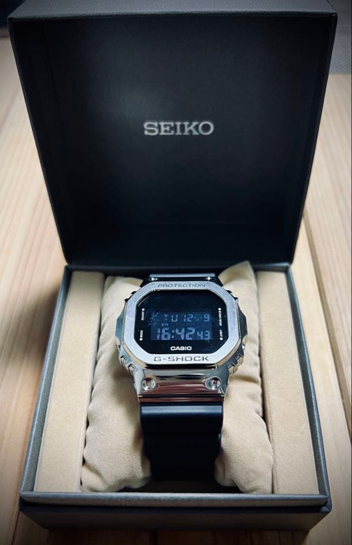 【極美品】CASIO G-SHOCK腕時計 GM-5600U