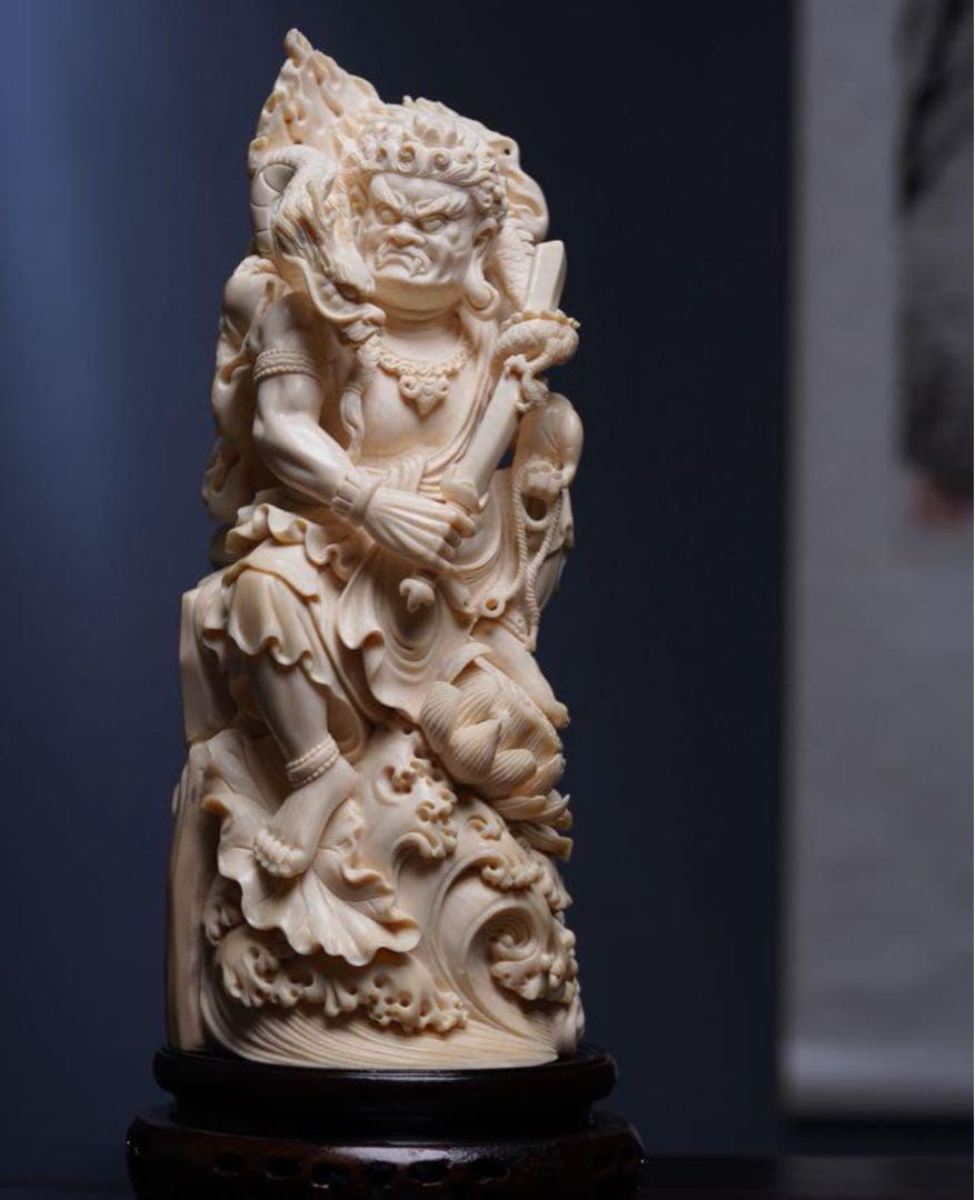 天然マンモス牙美しい手作り彫刻不動明王 置物