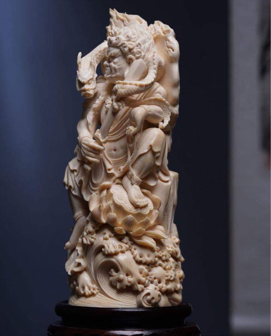 天然マンモス牙美しい手作り彫刻不動明王 置物