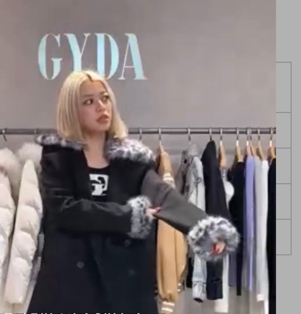 GYDA ベルト付きタイトファーコート