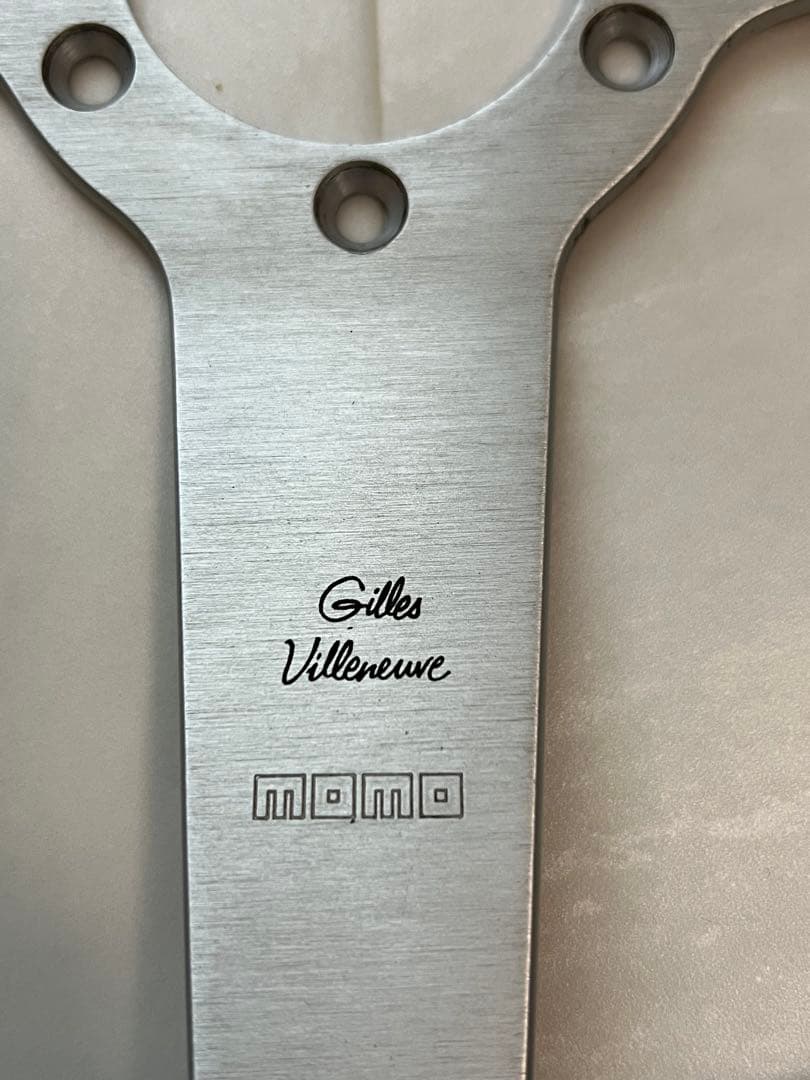 MOMO F1 GillesVilleneuvシグネチャーステアリングホイール