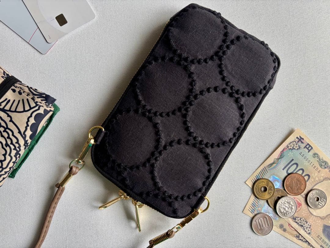 ★ぴよ吉【スマホショルダー／キーポーチ】タンバリン チャコール×ブラック