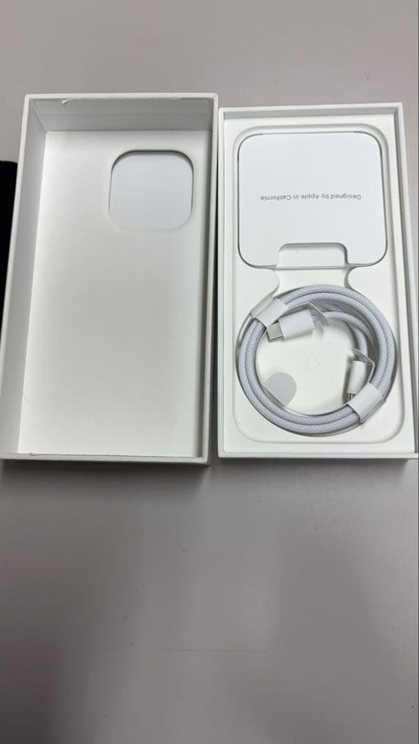 Apple iPhone 15 Pro 本体 ホワイトチタニウム