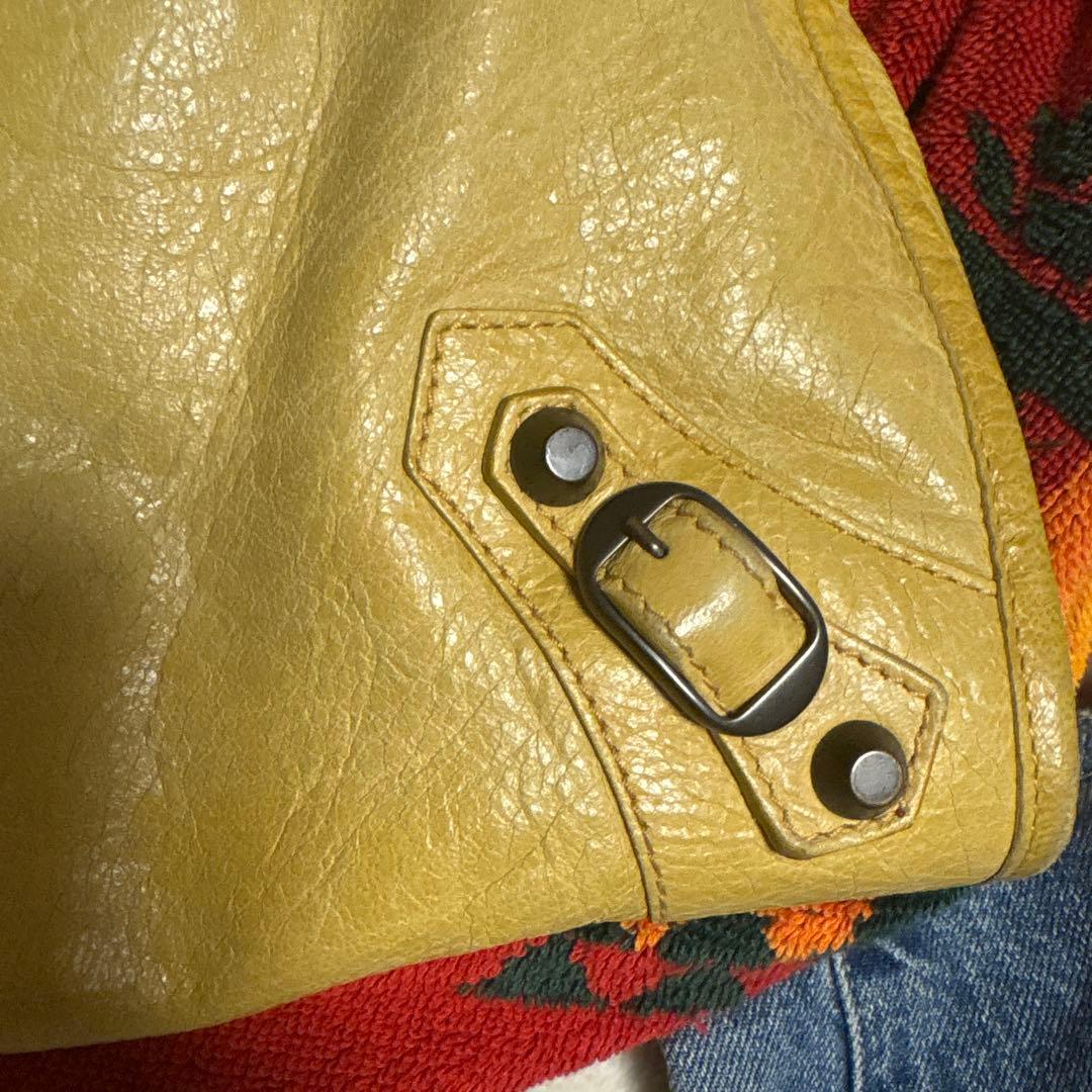 本日祝日にて値下げします！希少❗️バレンシアガ　イエロー レザー ショルダーバック