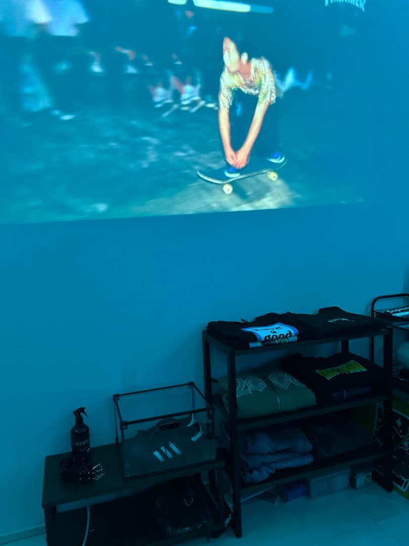 【定価４万】プロジェクター　JBLスピーカー付き