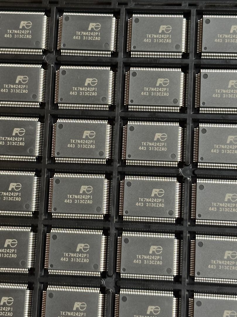 330個。電子部品ICチップ TK7N4242P1。新品同様。未使用。長期保管品