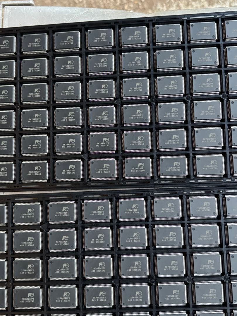 330個。電子部品ICチップ TK7N4242P1。新品同様。未使用。長期保管品
