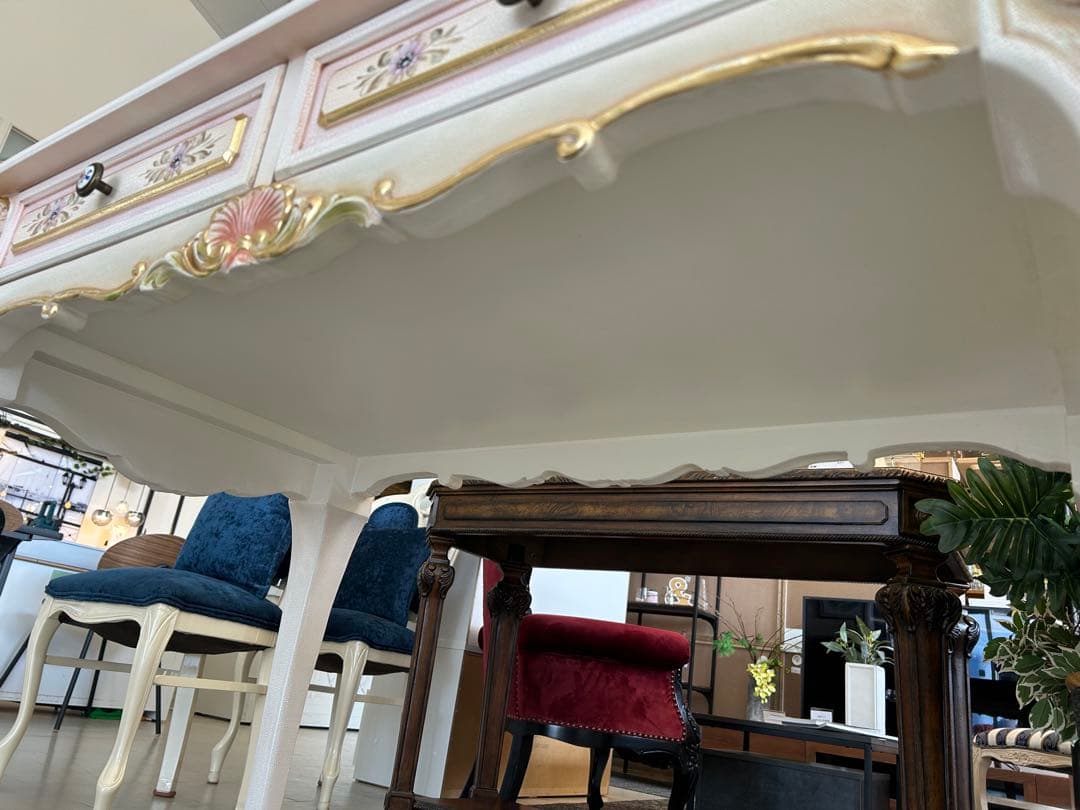 ロココ調　エレガントな猫足コンソールテーブル