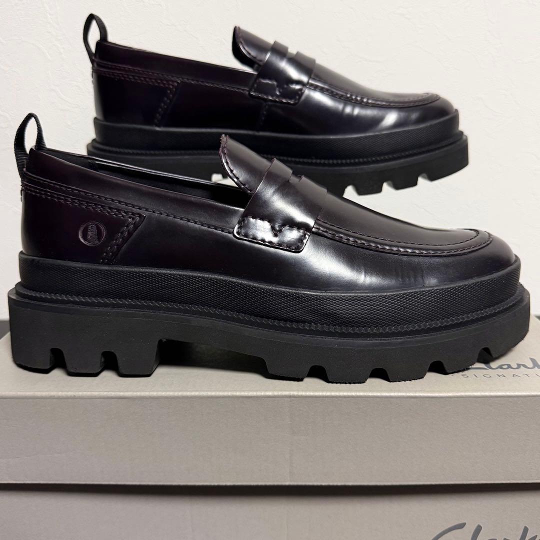 新品 Clarks Badell Easy ローファー バーガンディー 24.5