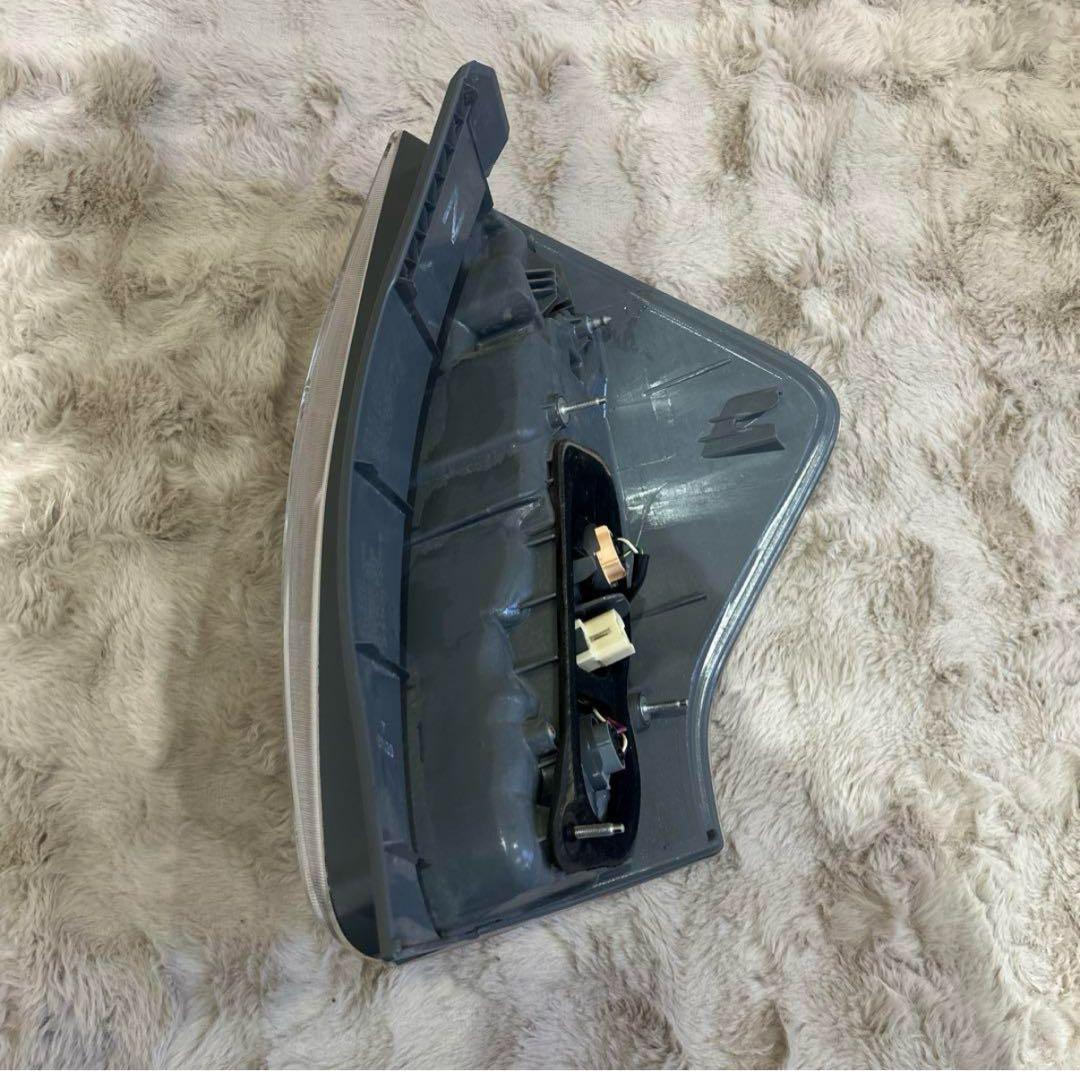 プリウスα ZVW41 ZVW40 前期純正 LEDテールランプ