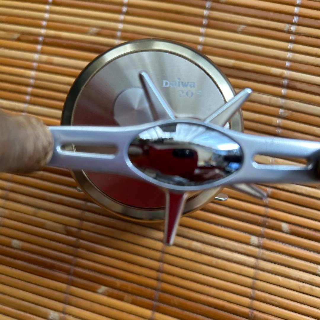 ダイワ　ミリオネア cv-z205 右ハンドル　外部調整ダイヤル