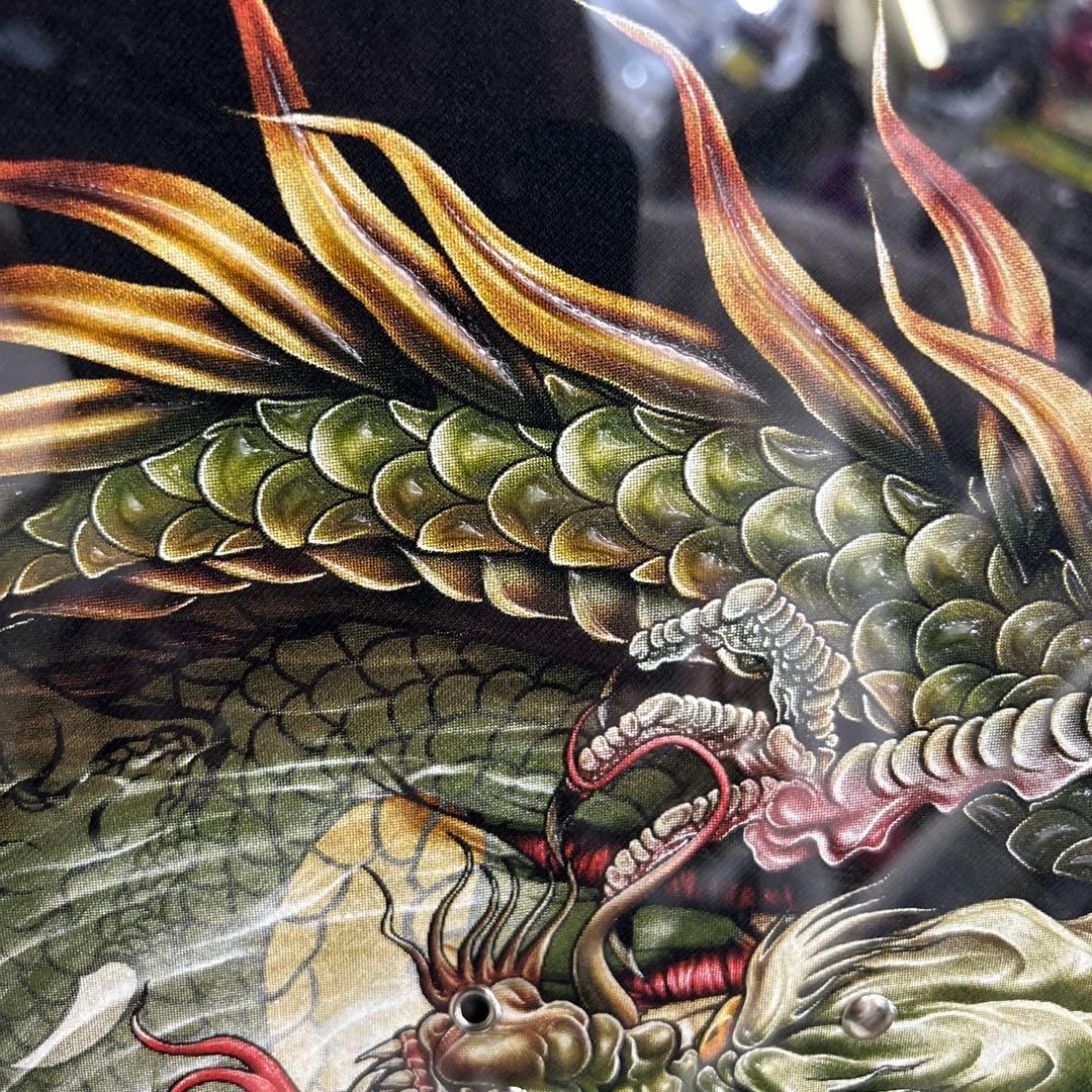 お部屋のインテリアに最適！フレーム付★インパクト大★暗闇で光る龍★A2サイズ