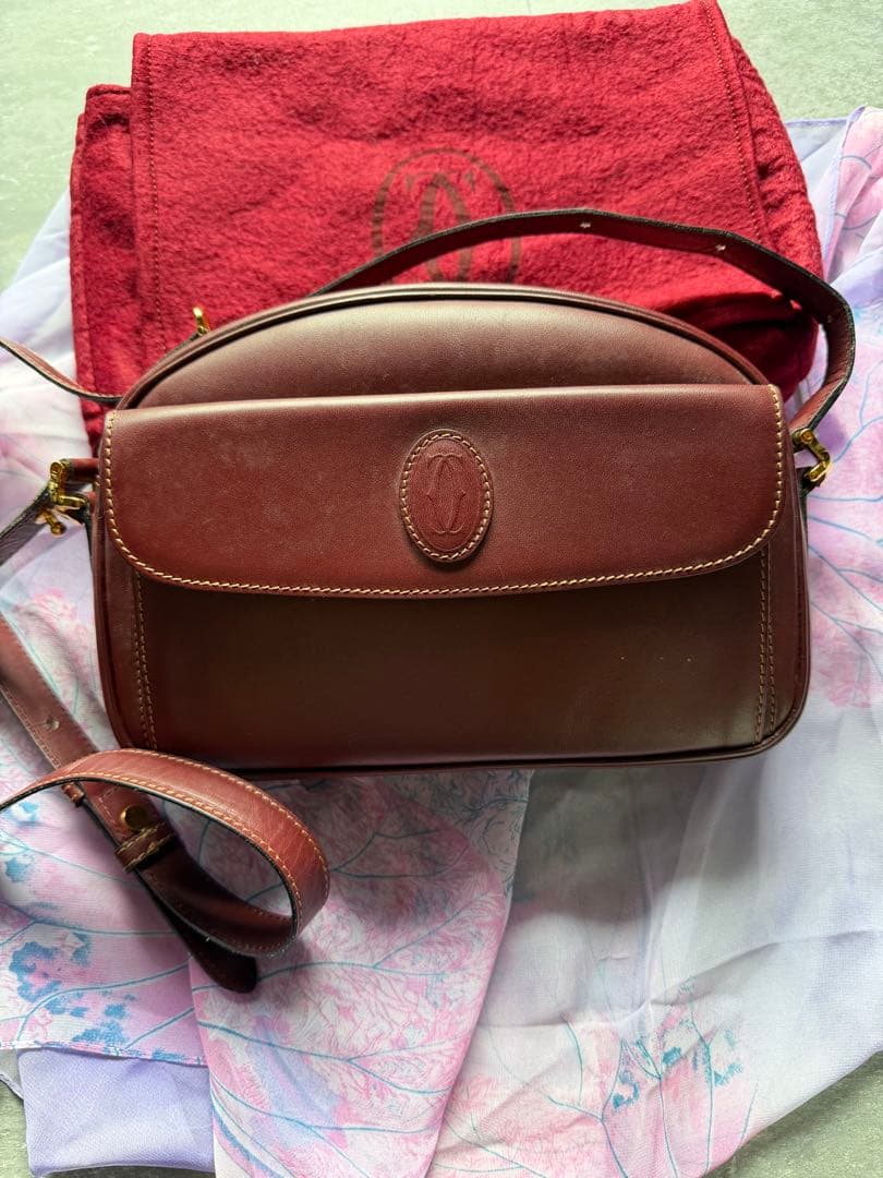 S*t様 Cartier les must（カルティエ）ショルダーバッグ