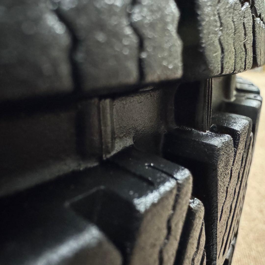 プラド150 純正17インチ BLIZZAK DM-V3 265/65R17