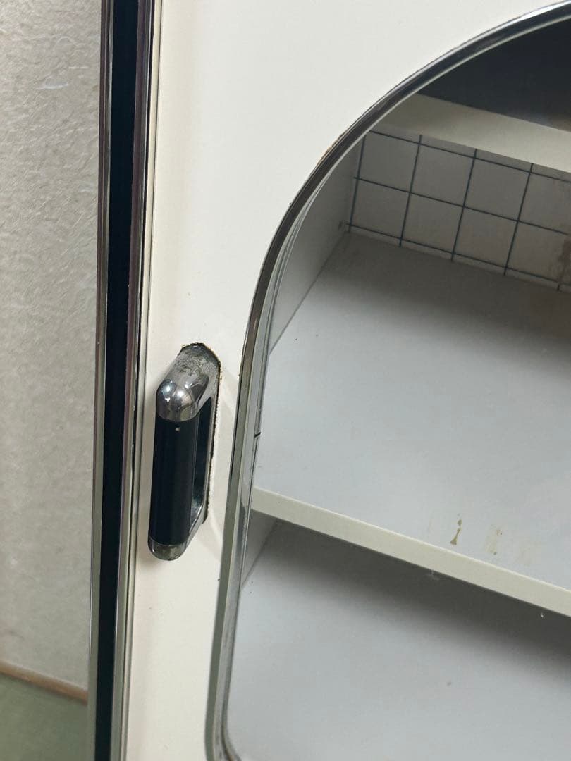 R*a様 レトロな食器棚