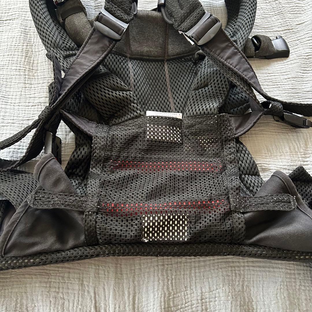 ハーモニー 抱っこ紐　ベビービョルン ブラック 黒 メッシュ よだれカバー付き