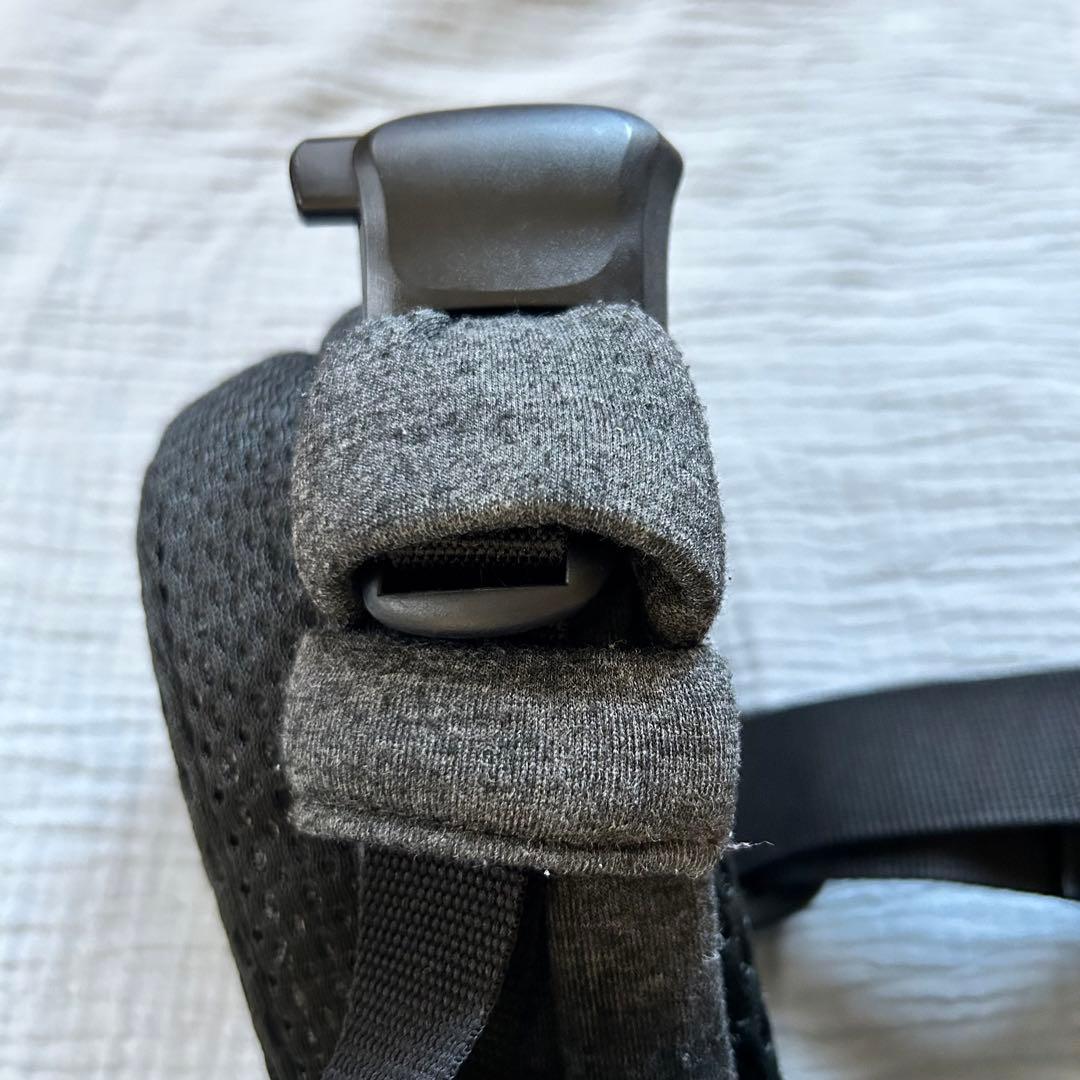 ハーモニー 抱っこ紐　ベビービョルン ブラック 黒 メッシュ よだれカバー付き