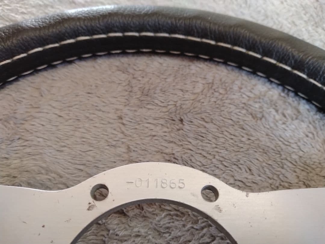 ＩＫＵＲＡ　ナルディ　クラシック　革張り替え依頼品