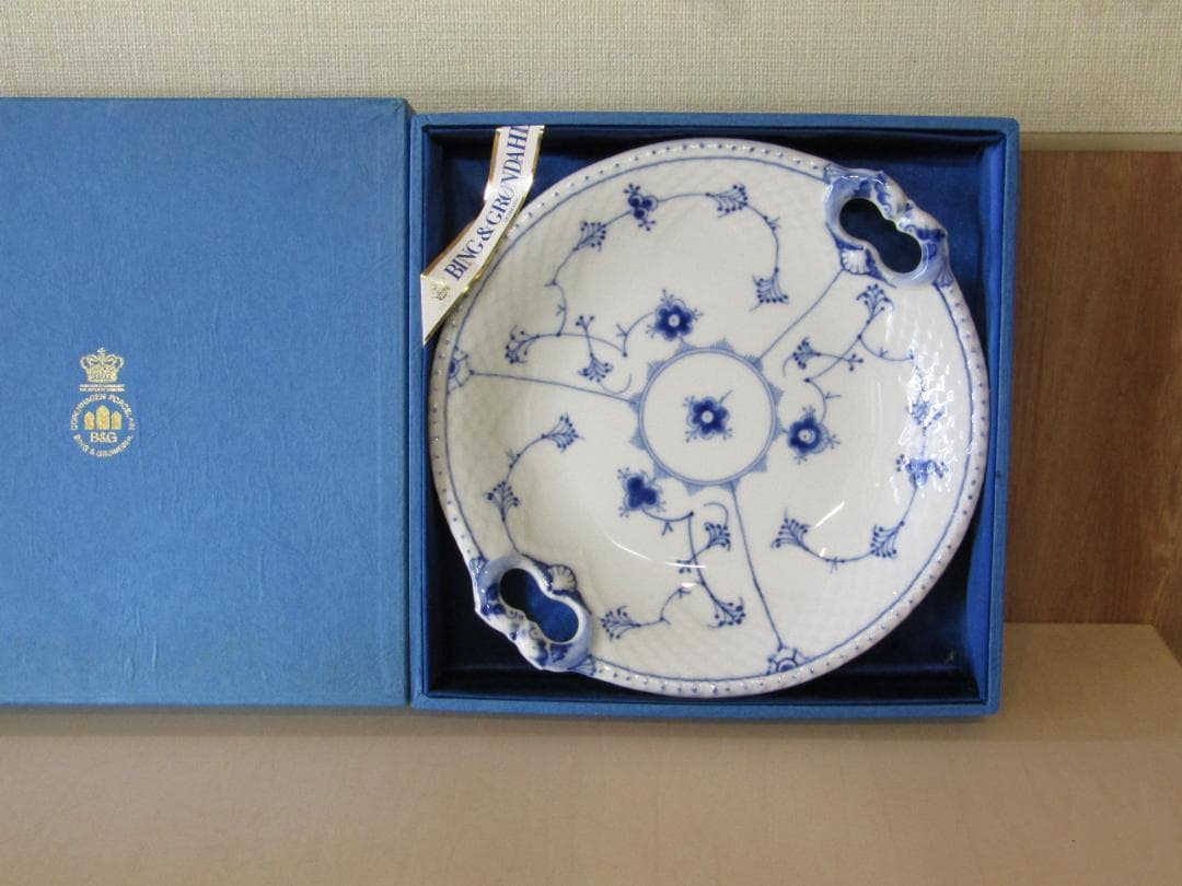 ロイヤルコペンハーゲン　Bing & Grøndahl 青い花柄皿 　希少品