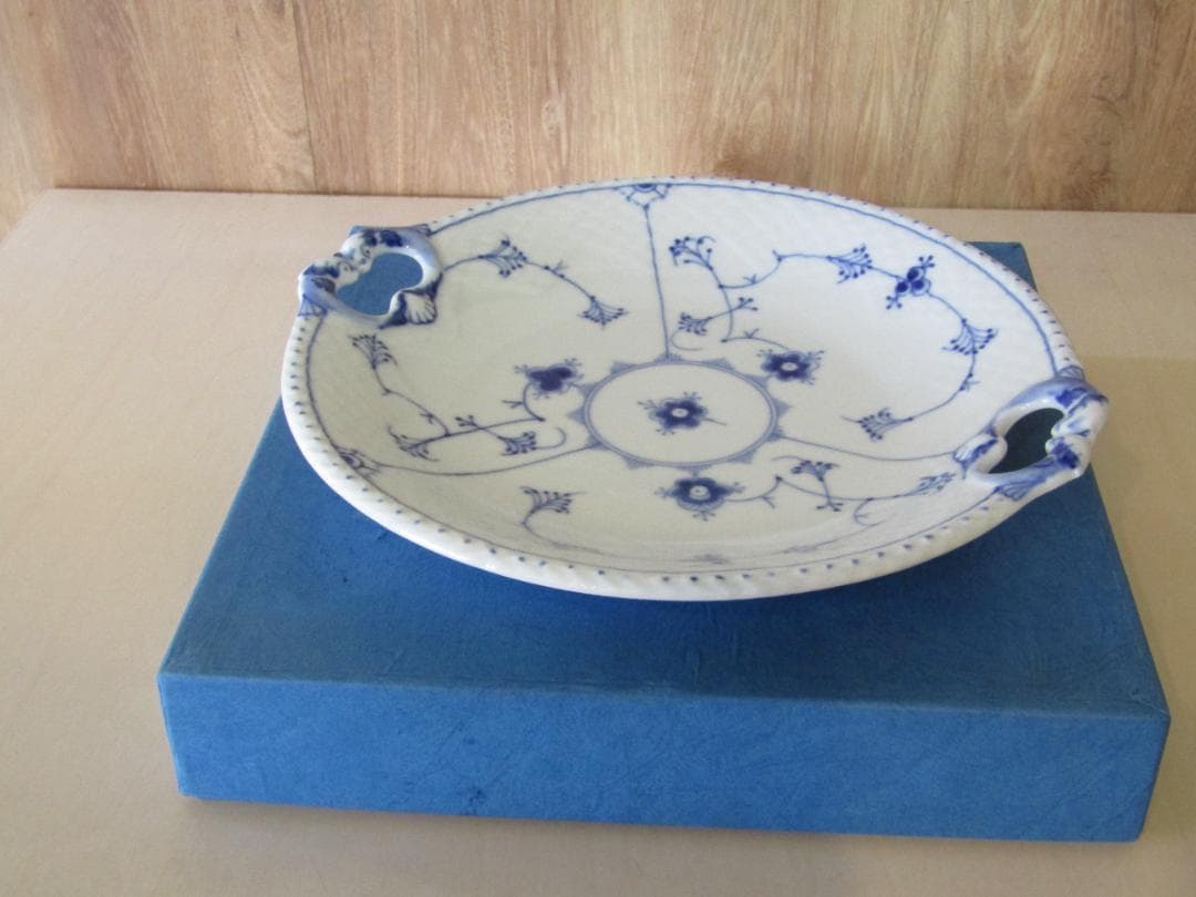 ロイヤルコペンハーゲン　Bing & Grøndahl 青い花柄皿 　希少品