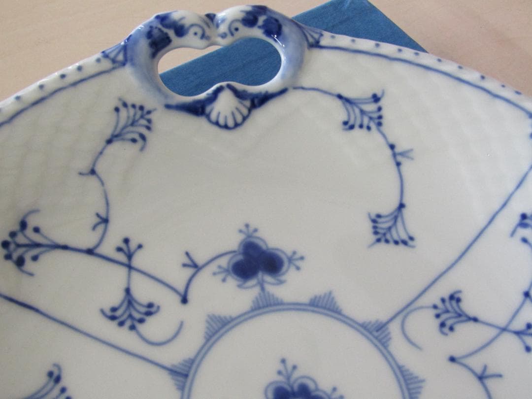 ロイヤルコペンハーゲン　Bing & Grøndahl 青い花柄皿 　希少品