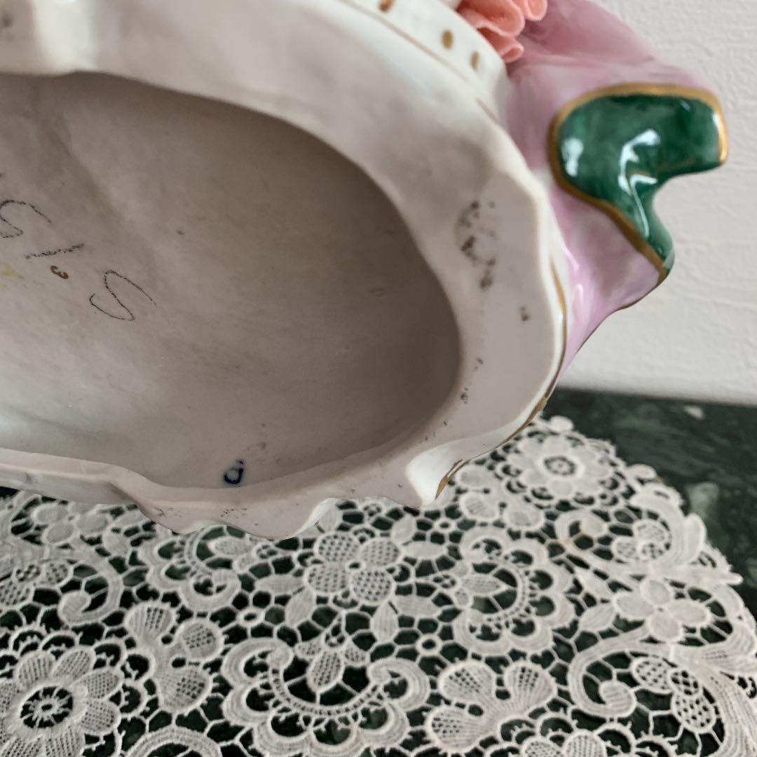 ドレスデン人形　「楽器を弾く貴婦人とオウム」