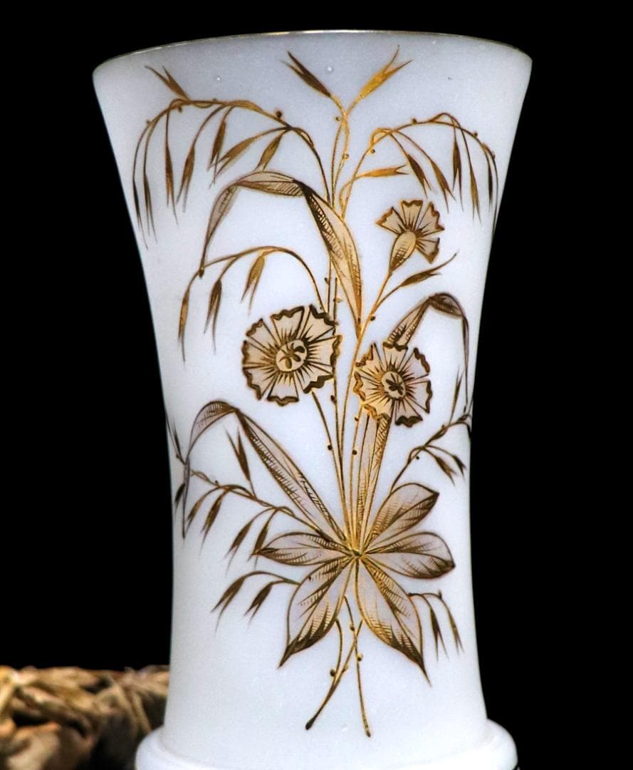 オールド・バカラ 1860年頃 純白艶消しオパーリンクリスタル製 金彩 大型花瓶