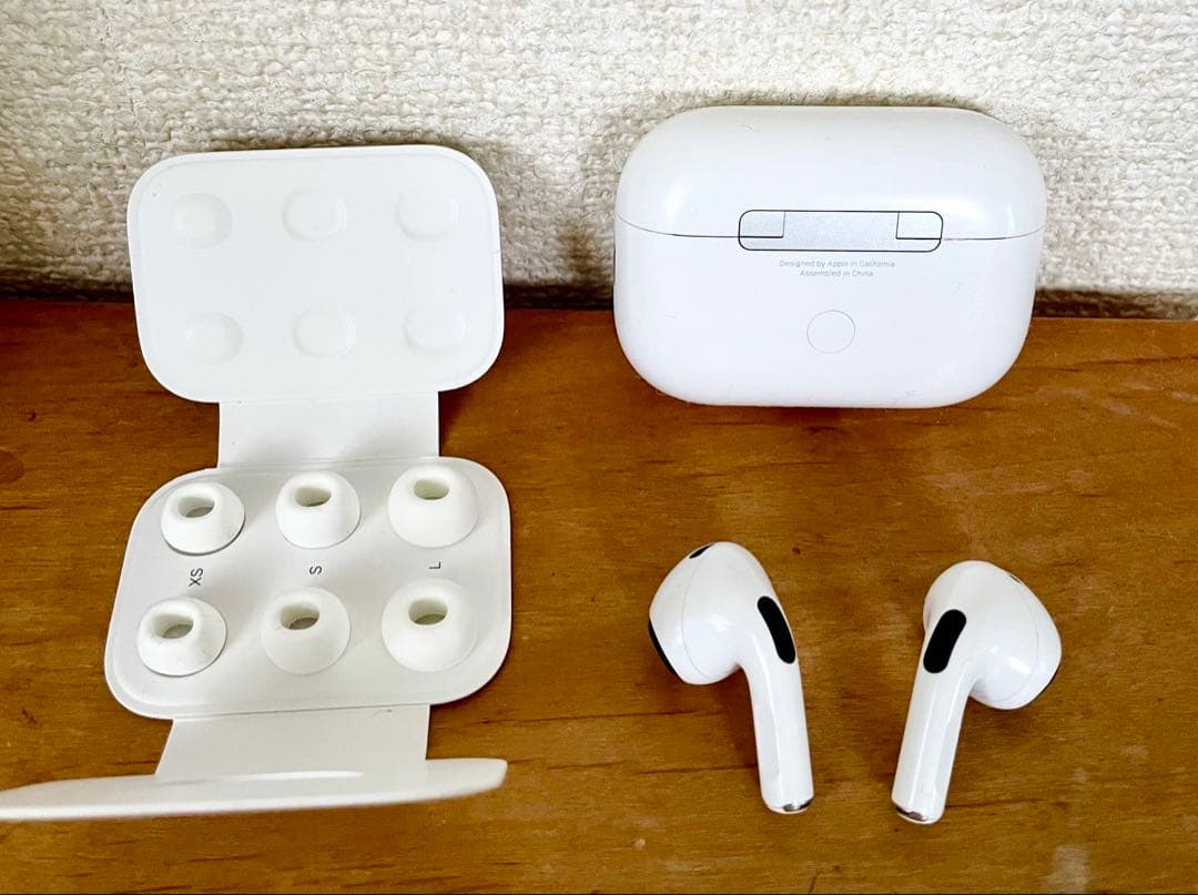 AirPods Pro 第二世代　本体 充電ケース、イヤーピース付き ホワイト