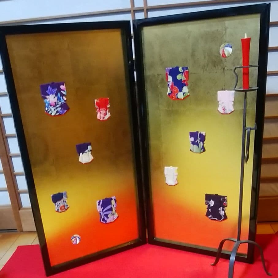 押し絵　着物尽くし　金の2曲屏風