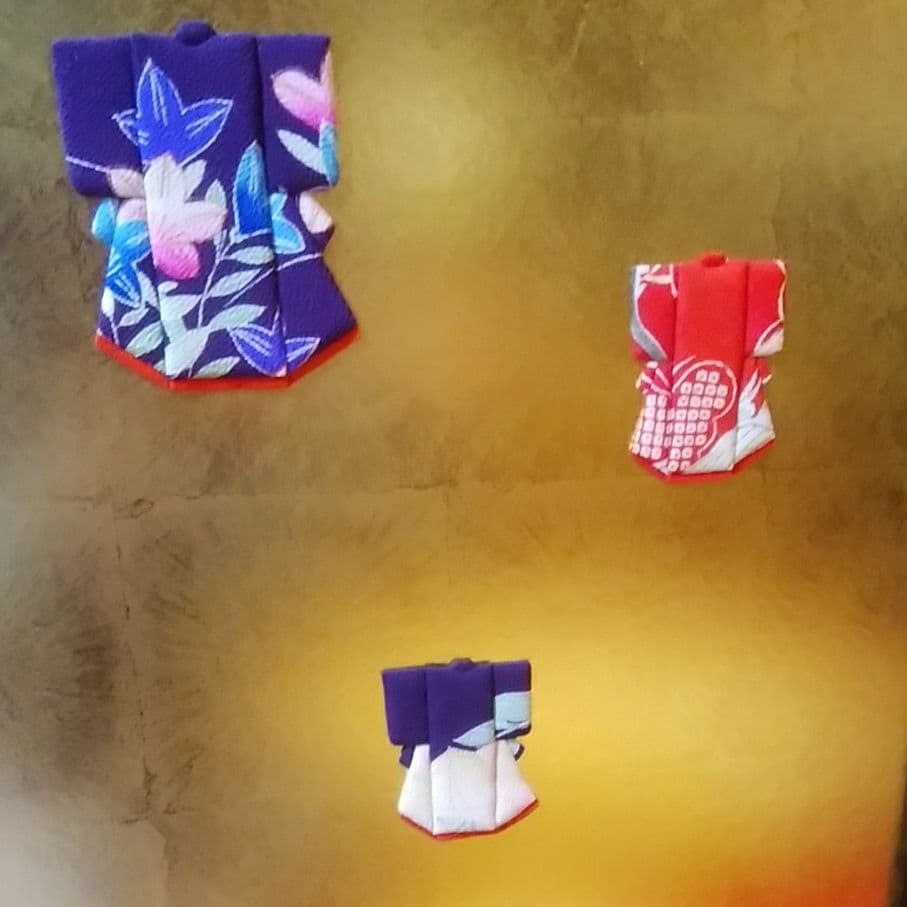 押し絵　着物尽くし　金の2曲屏風