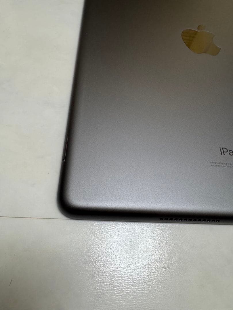 第7世代iPad （Wi-Fi＋Cellular)32GBバッテリー容量100%