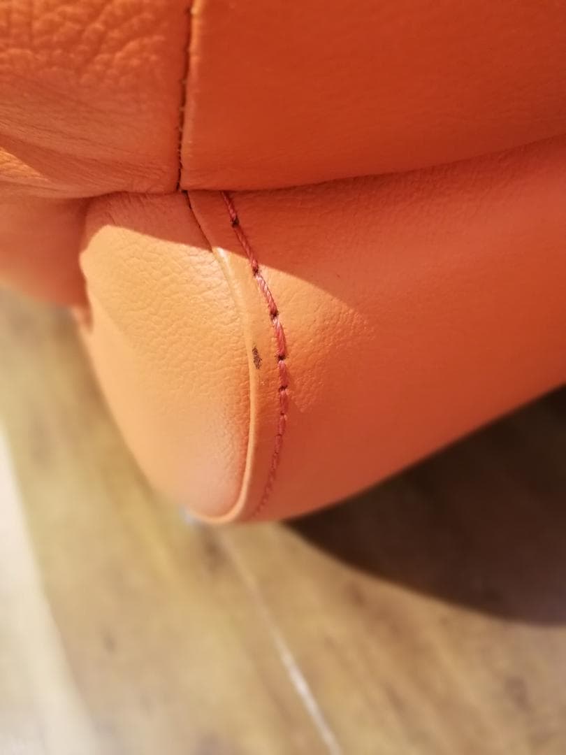 美品♠IDC大塚家具取扱い　レザーワールド　ラブソファ　B