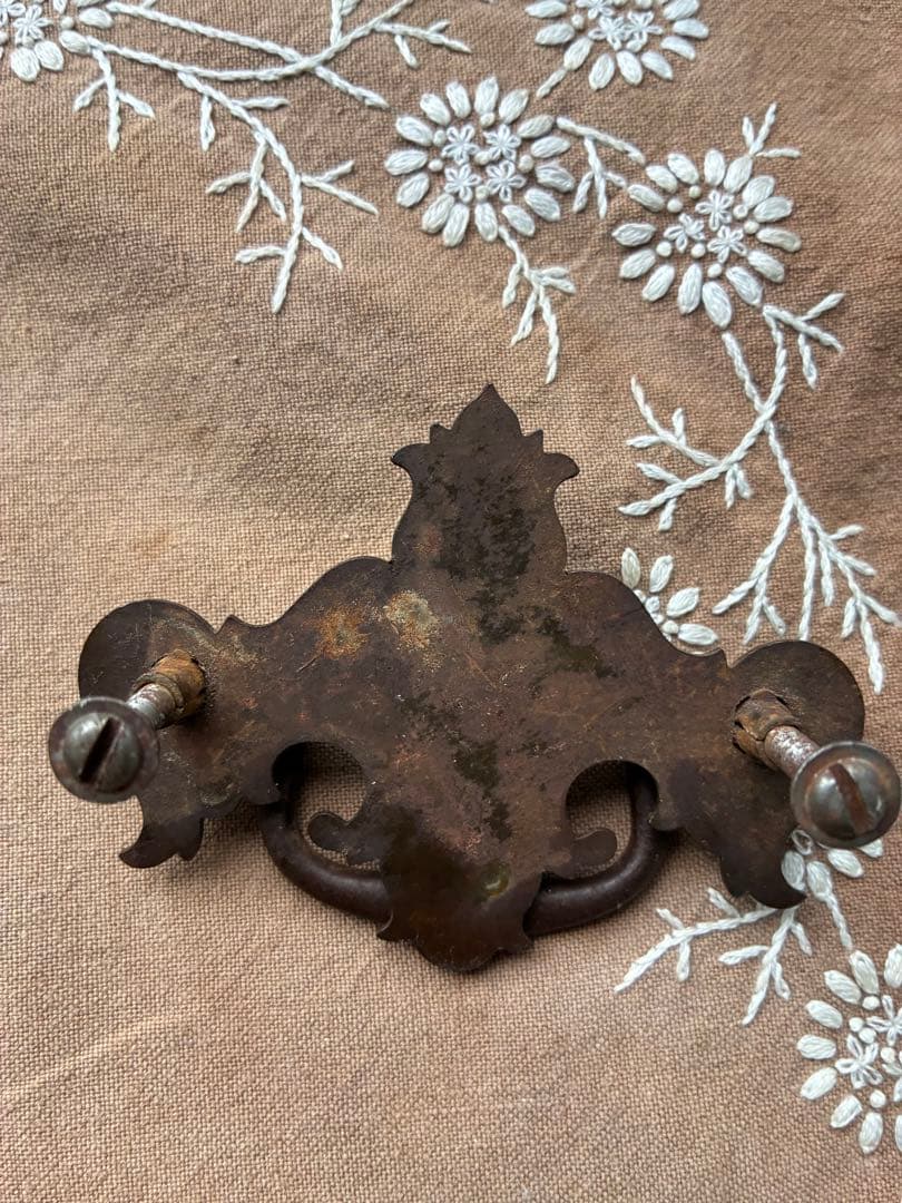 青柳アンティーク　アイアン　引き出し　取っ手　ノブ　持ち手　金具　留め具