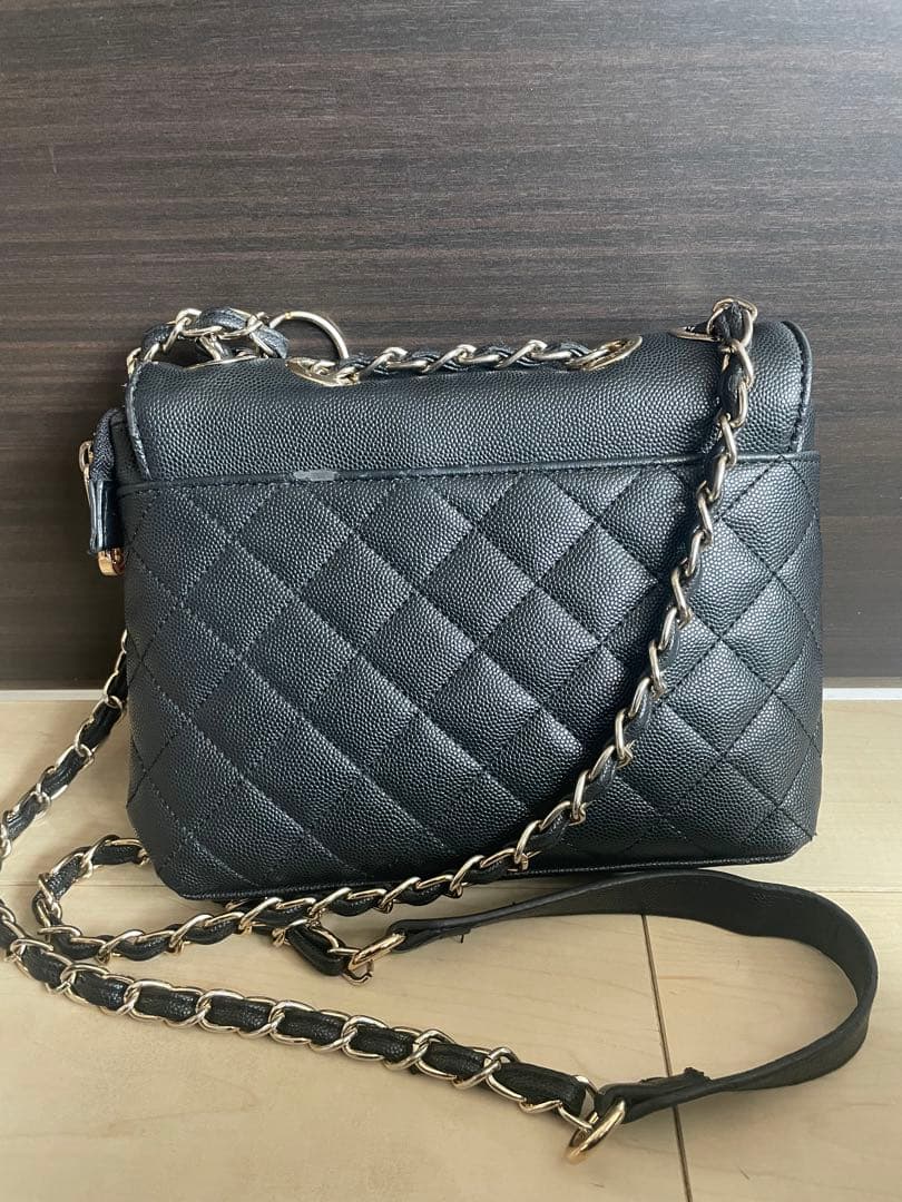 ブラック キルティングショルダーバッグ