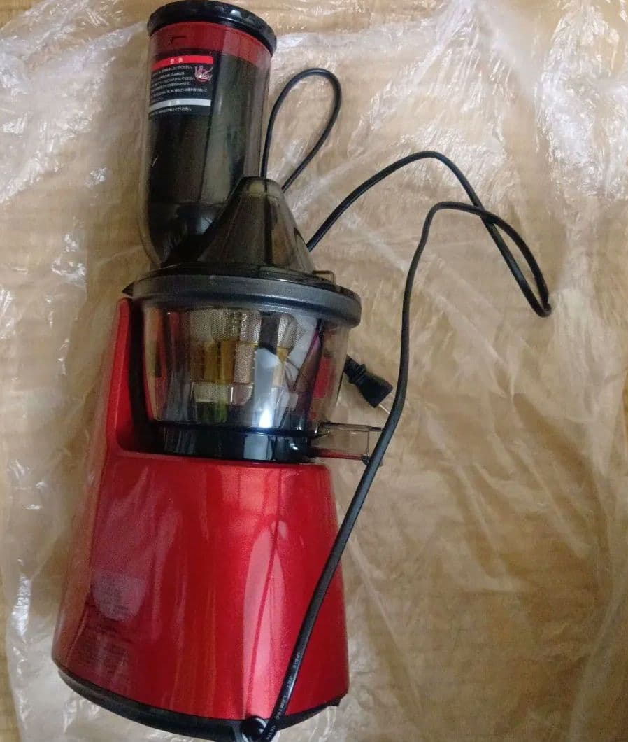 クビンス 赤い縦型ジューサー　フローズンデザートストレーナー付き