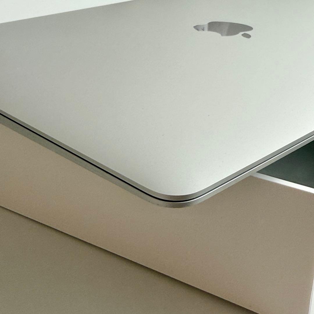 MacBook Air 13 2021 (M1チップ) メモリ8GB256GB