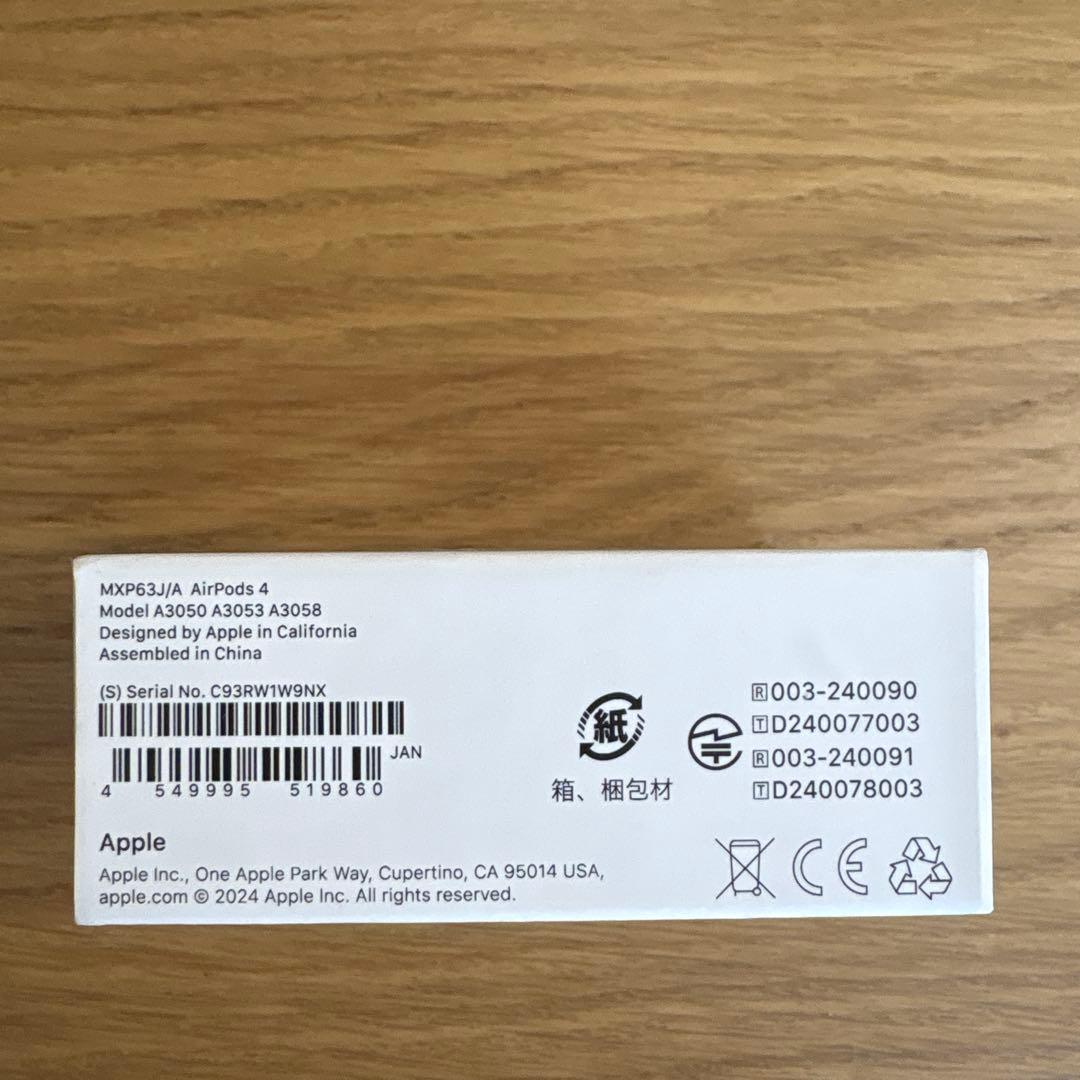 未使用　AirPods4 ノイキャン非搭載