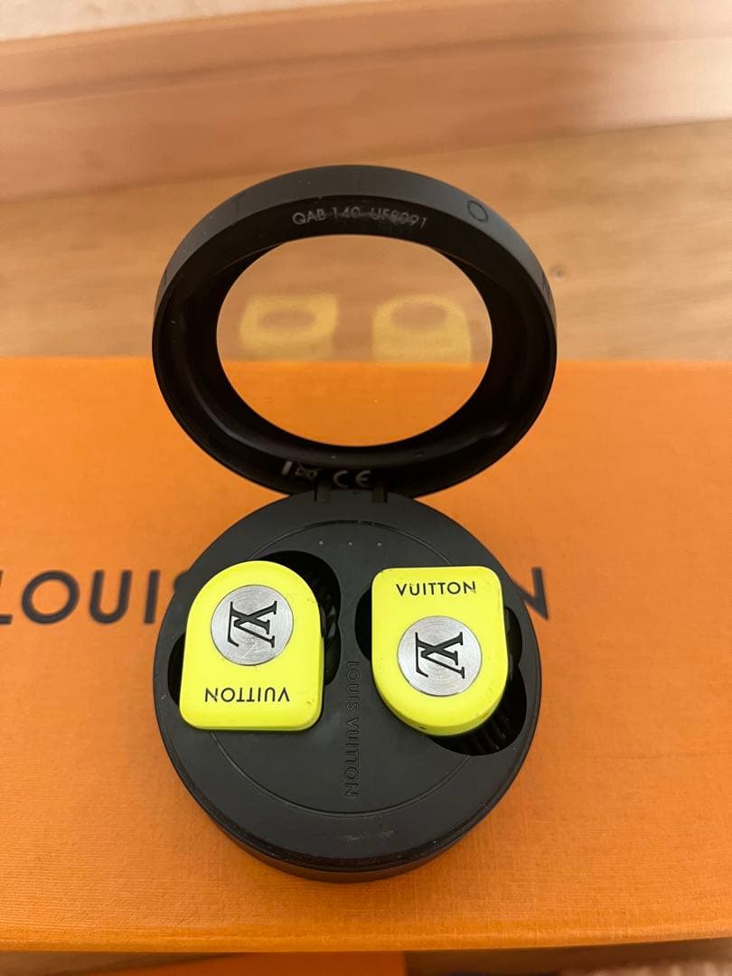 ルイヴィトン ホライゾン イヤホン モノグラム 付属品完備 VUITTON